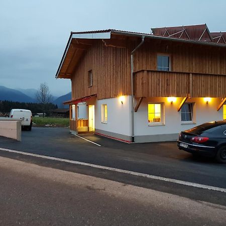רויטה Gaestehaus Am Hahnenkamm מראה חיצוני תמונה