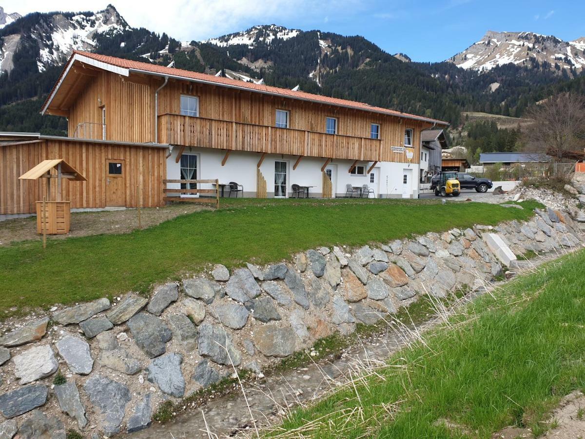 רויטה Gaestehaus Am Hahnenkamm מראה חיצוני תמונה